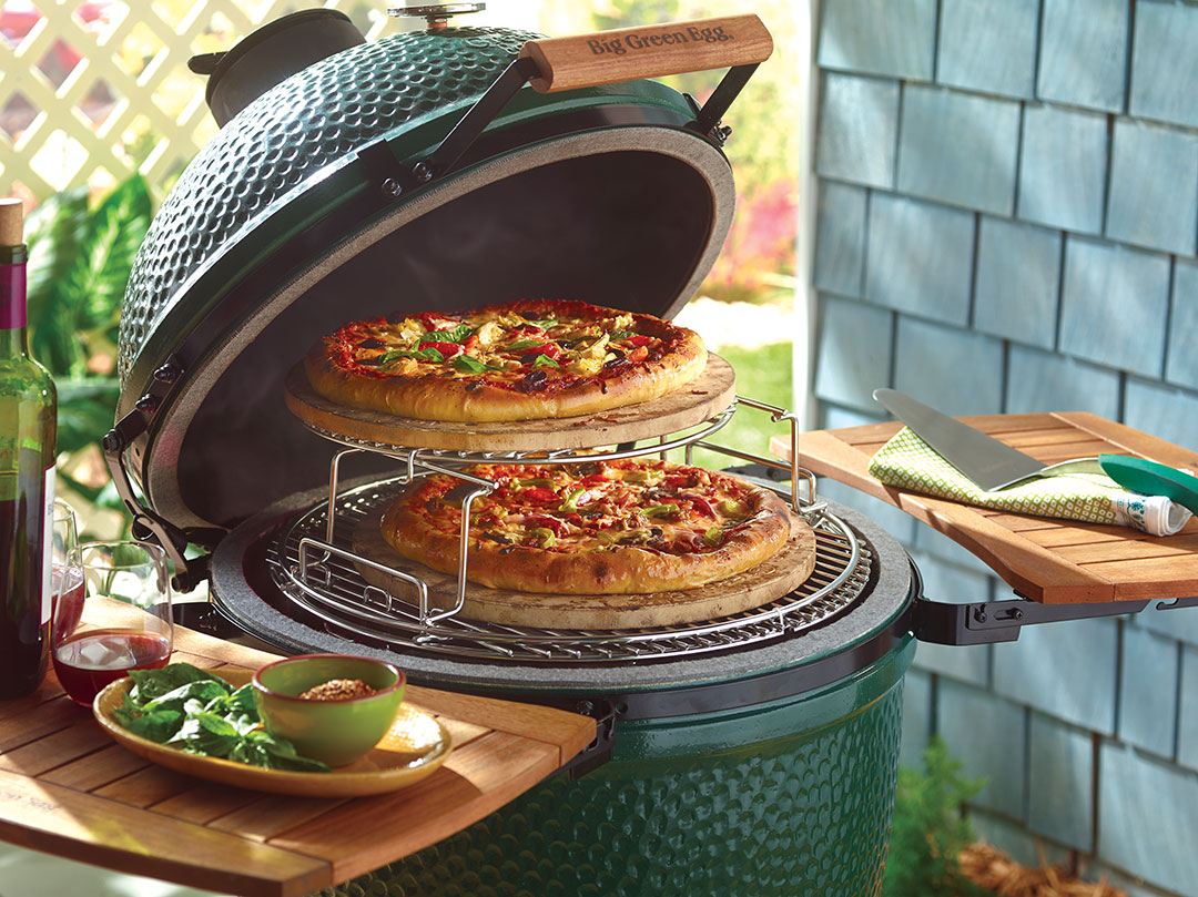 Big Green Egg Large Mates With EGGspander Pizza