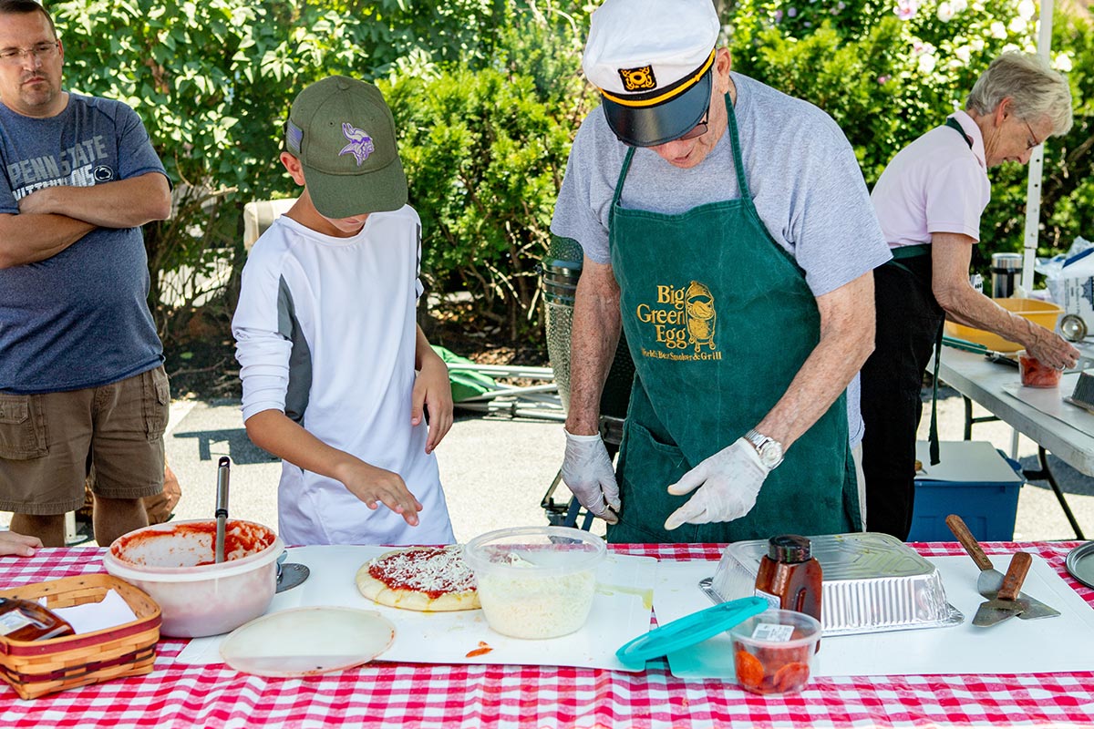 Grilled Pizza Recipe on the Big Green Egg