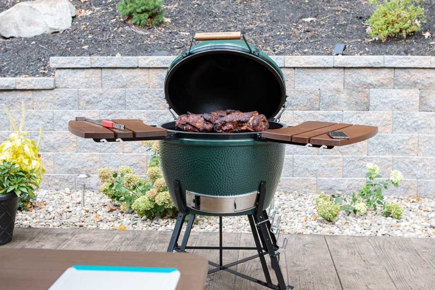 How to Smoke Pulled Pork on a Big Green Egg Meadow Creek Barbecue Supply