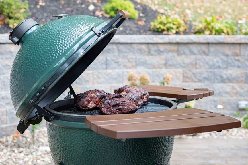 How to Smoke Pulled Pork on a Big Green Egg