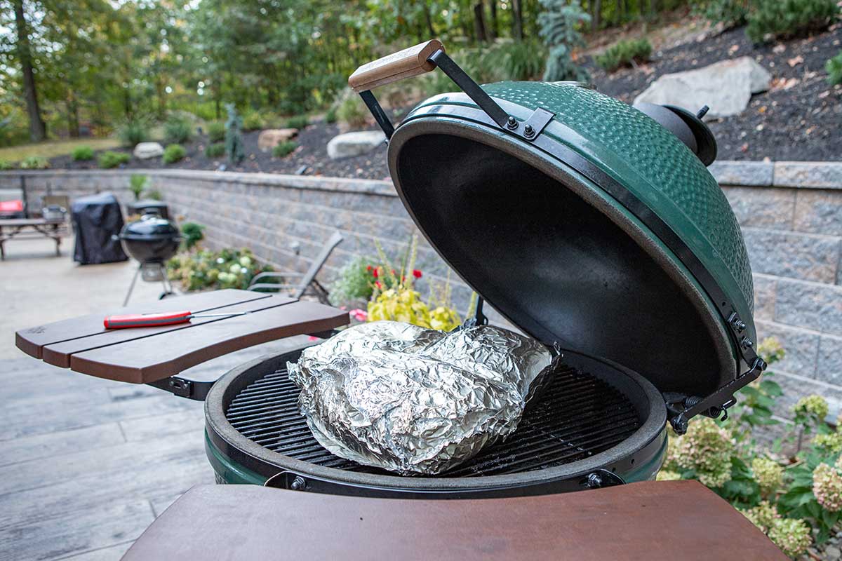 How to Smoke Pulled Pork on a Big Green Egg