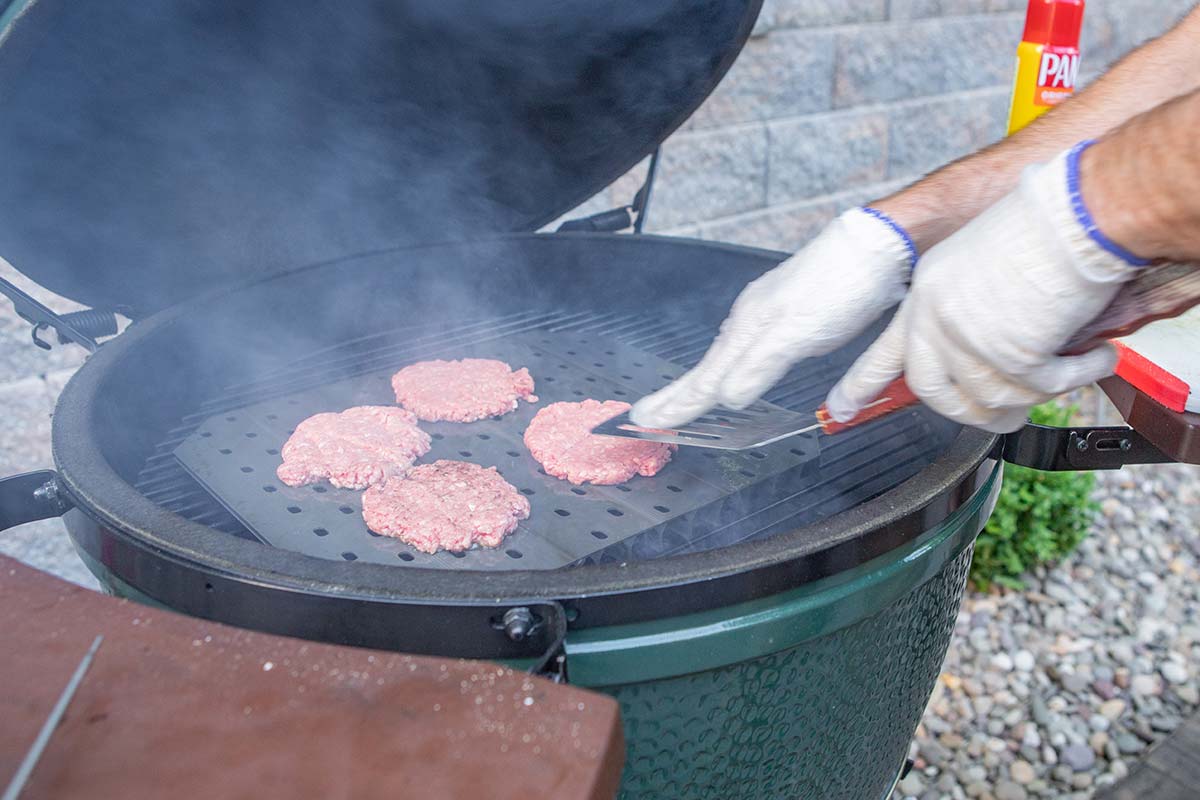 Grilling the Smashburgers