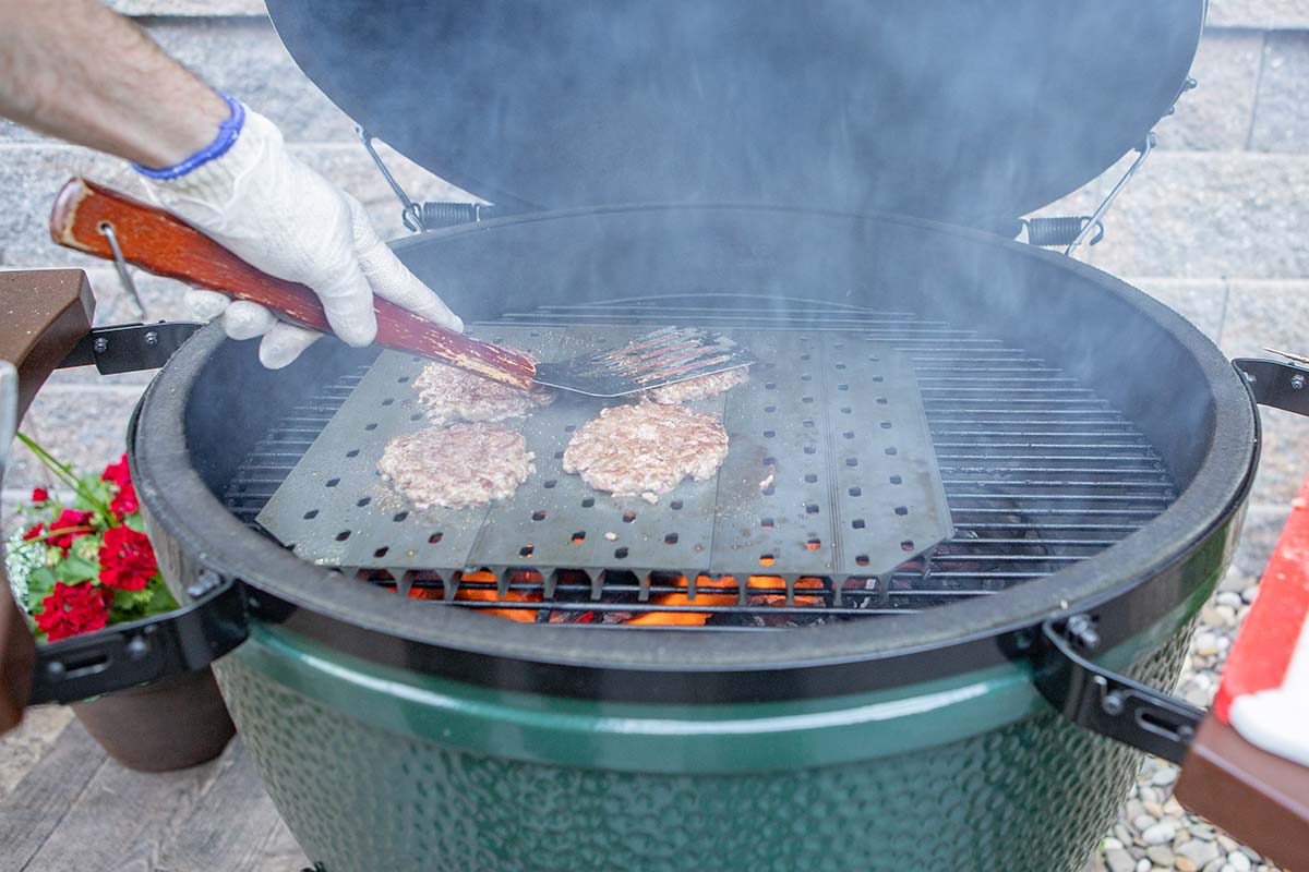 Grilling the Smashburgers