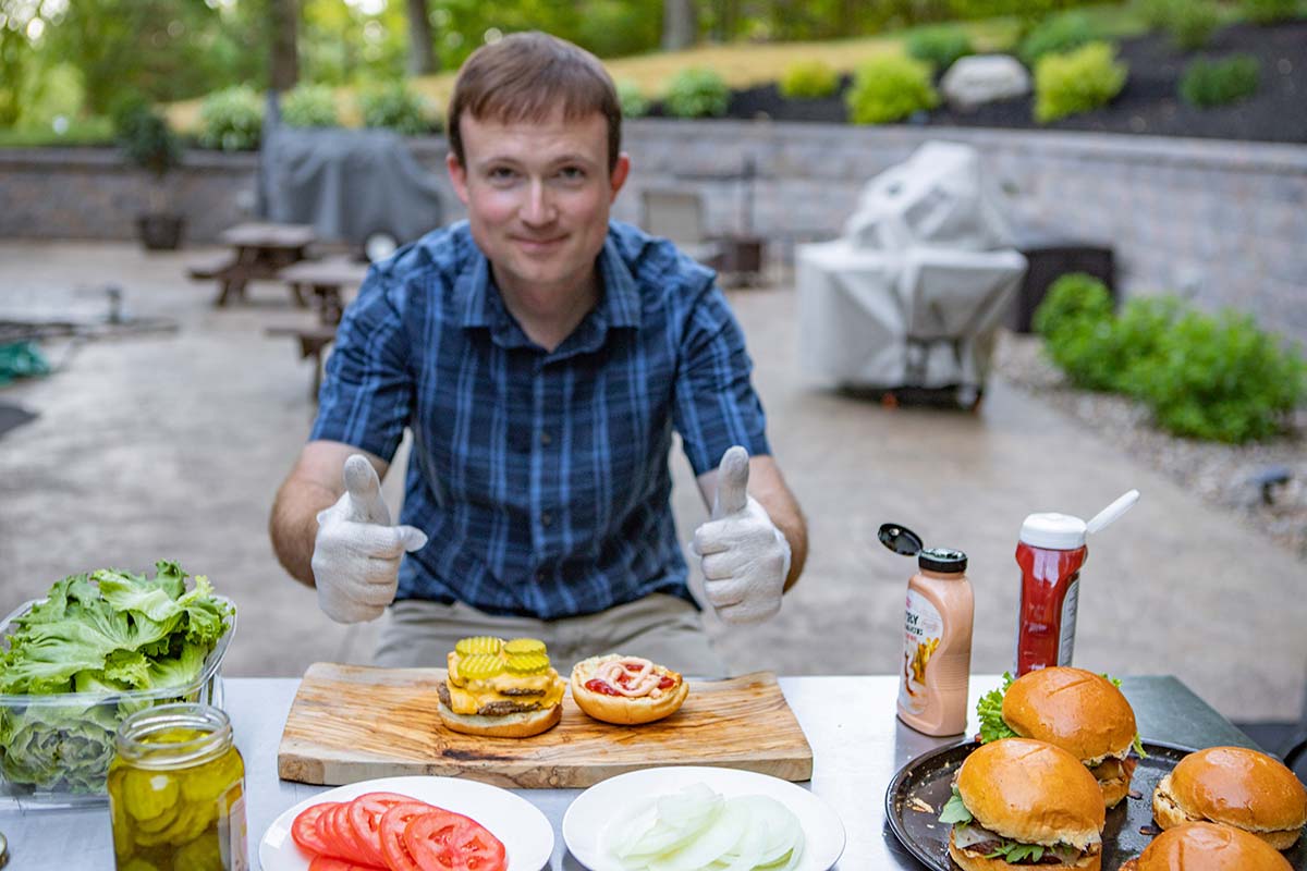 Assembling Smashburger Sandwich