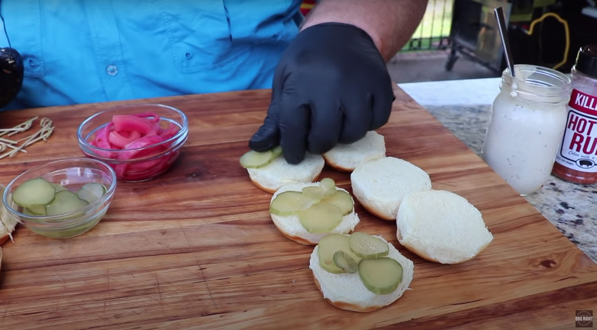 Smoked Chicken Slider Recipe With White Sauce