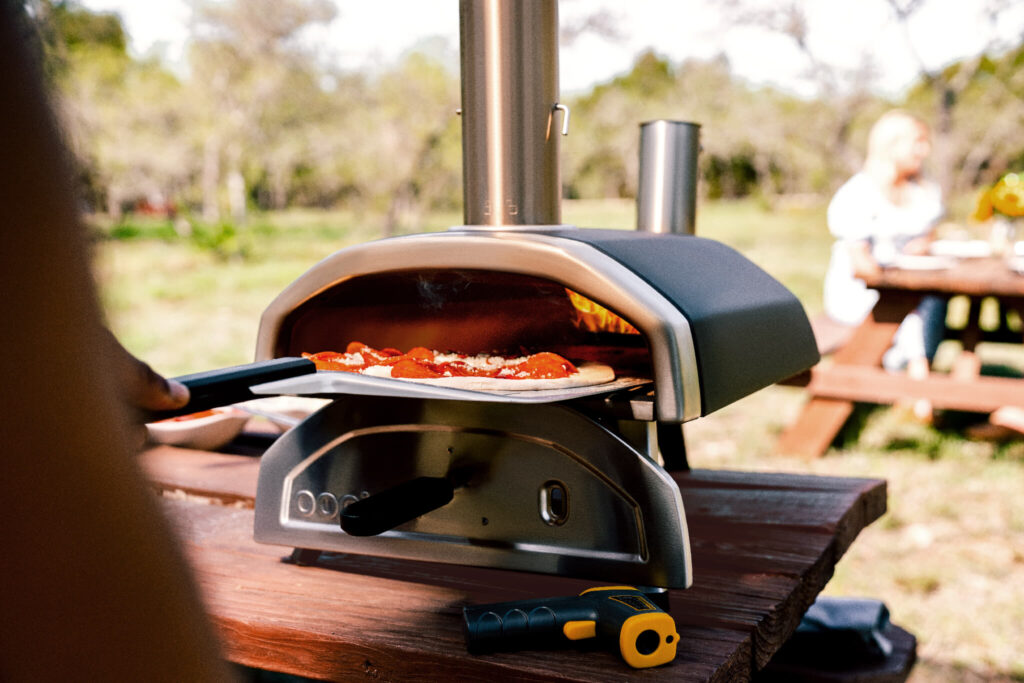 Lifestyle Ooni Fyra 12 Pizza Oven